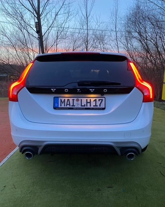 Volvo V60 cena 103300 przebieg: 67450, rok produkcji 2017 z Nowogród Bobrzański małe 781